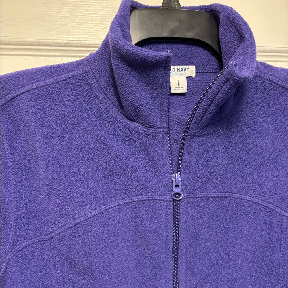 OLD NAVY Activewear Zip Up Sweater with Pockets in Purple - Picture 4 of 7